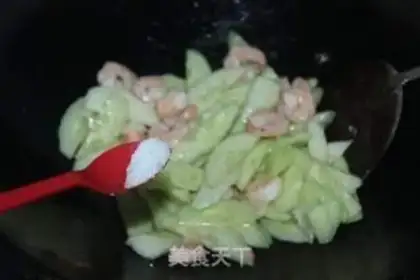 Make cucumber shrimp step 4
