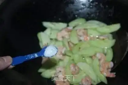 Make cucumber shrimp step 5