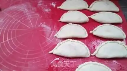 Make Hot noodles box step 20