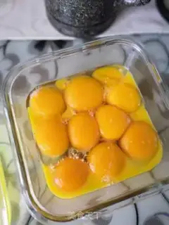 Make Egg yolk step 0