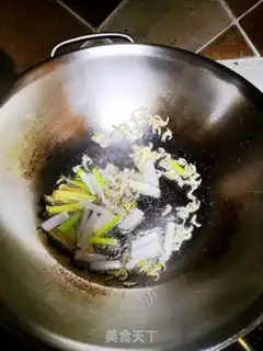 Make Shrimp skin and tofu step 1