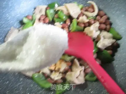 Make Pyramid peanut rice step 6