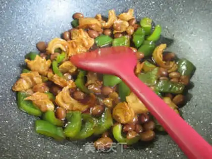 Make Pyramid peanut rice step 7