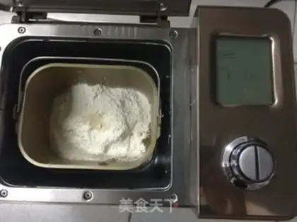Make A wide-range honey sauce fork bun step 1