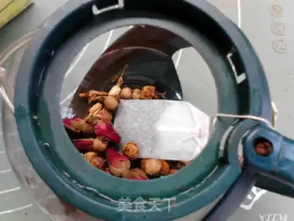 Make Three flowers of tea step 3