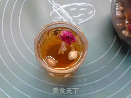 Make Three flowers of tea step 6