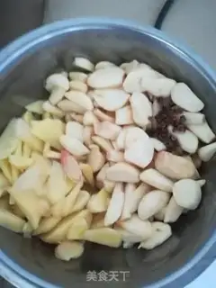 Make "Red oil with peppers and frogs." step 3