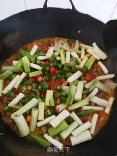 Make "Red oil with peppers and frogs." step 8