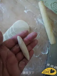 Make Rose buns step 6