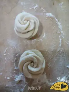 Make Rose buns step 9