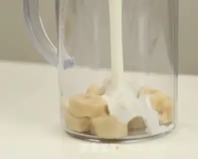 Make Banana shake step 2