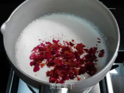 Make Rose milk tea step 7
