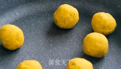 Make Banana cheese with croissants step 4