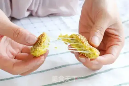 Make Banana cheese with croissants step 7