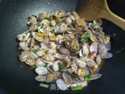 Make Spicy clams step 2