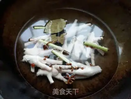 Make Spicy chicken claws step 1