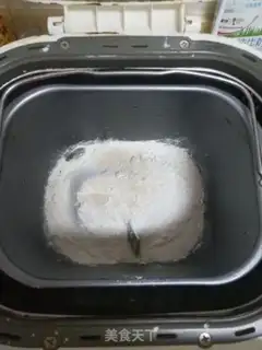 Make Japanese milk rolls step 1