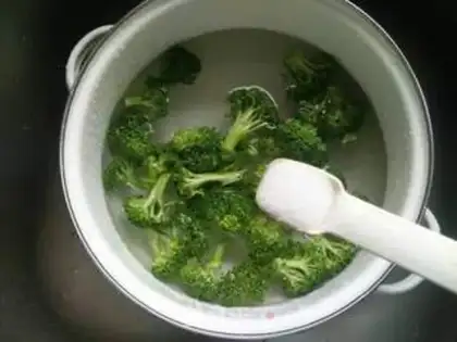 Make Slurry carrots and fried eggs step 1