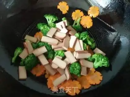 Make Slurry carrots and fried eggs step 7