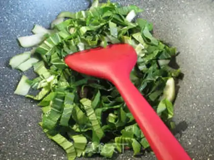 Make Flowers and green soup step 2