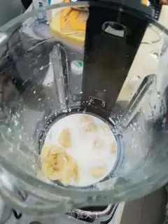 Make Banana shake step 3