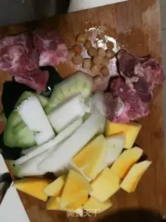 Make Pumpkin-bone soup step 0