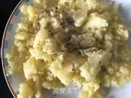 Make Fried salmon with mashed potatoes step 0
