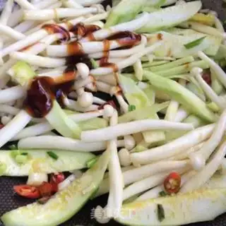 Make White mushrooms and silk melons step 5