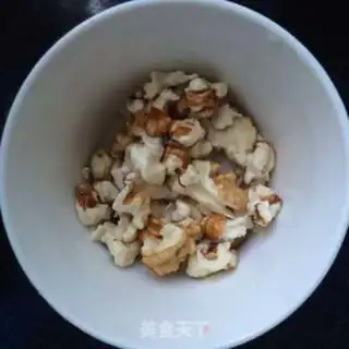 Make Fresh walnut chorus step 3