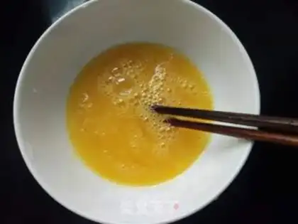 Make Autumn steamed eggs step 1