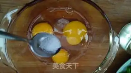 Make Autumn fried eggs step 2