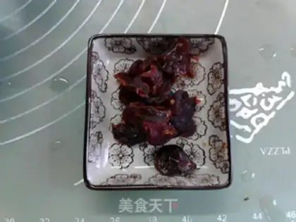 Make Cinnamon and red date tea step 2