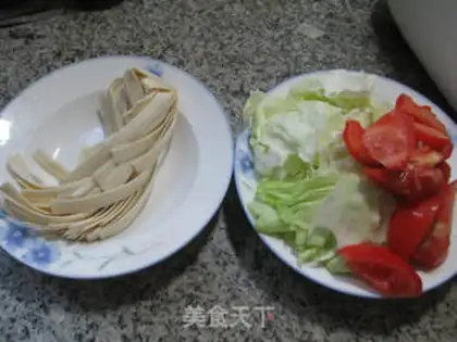 Make Tomato with a cabbage knife step 0