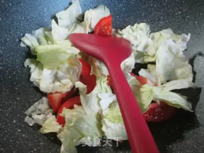 Make Tomato with a cabbage knife step 1
