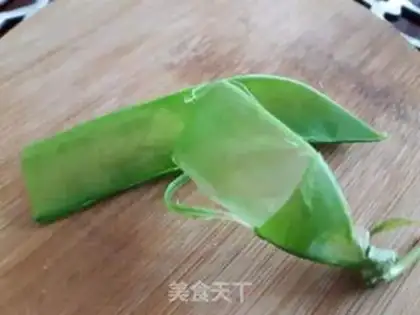 Make Peas fried eggs step 0