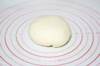 Make Peach pizza step 1