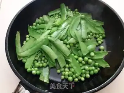 Make Peas fried eggs step 4