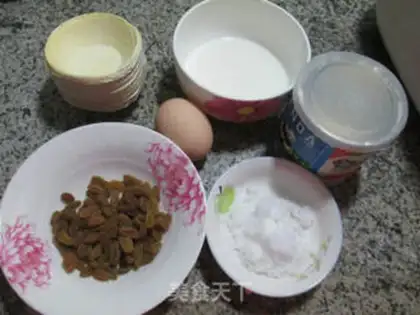 Make raisins and eggs step 0