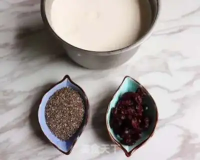 Make Cranberry Qia seed yogurt step 0