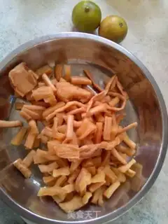 Make radish and fried meat step 1