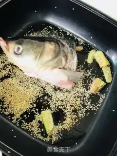 Make Sesame fish head soup step 2