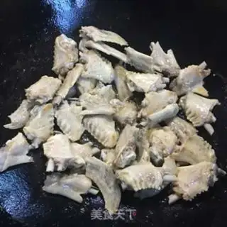 Make Red duck wings step 2