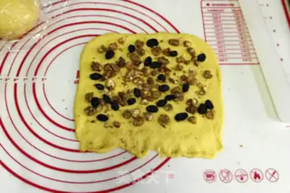 Make Pumpkin caramel walnut step 10