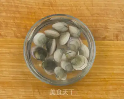 Make Cracking eggs step 1