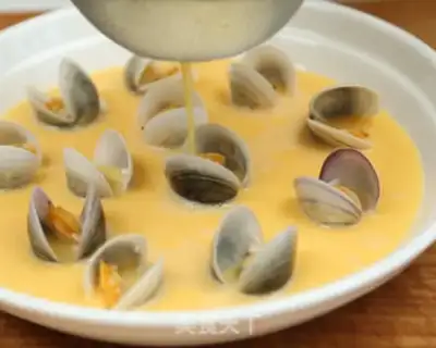 Make Cracking eggs step 3
