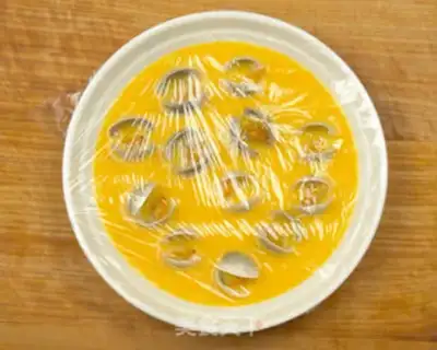 Make Cracking eggs step 4