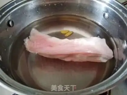 Make The bitter melon comes back to the pot step 1