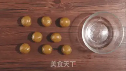 Make A wide moon cake step 3