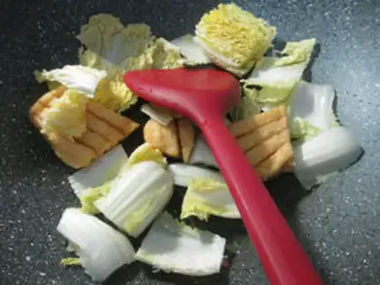 Make Orchid-dry dolls cut noodles step 2