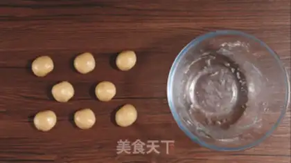 Make A wide moon cake step 4